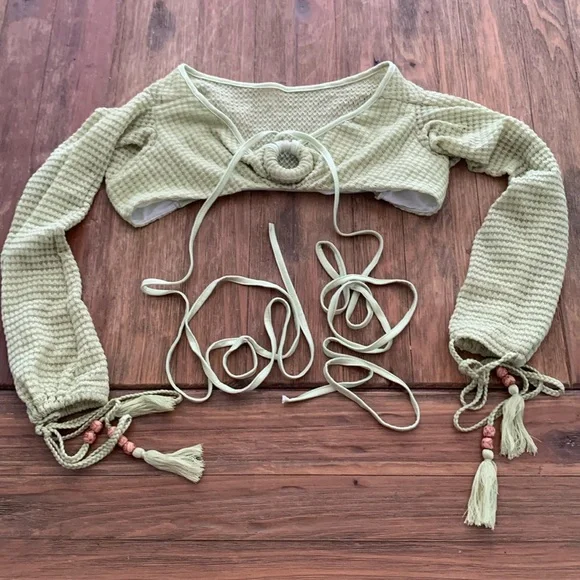 Long Sleeve Summer Green Crop Top with Ties - Picture 2 of 9